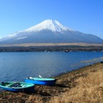 山中湖畔から富士を望む