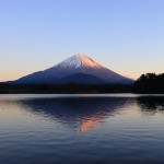 精進湖から富士山を望む（フルＨＤ1920Ｘ1080壁紙）