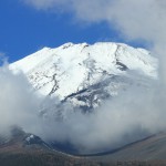 ガスの中から姿を現した富士山