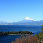 伊豆から富士山を望む
